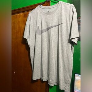 Nike Men's Gray T-Shirt Size Large